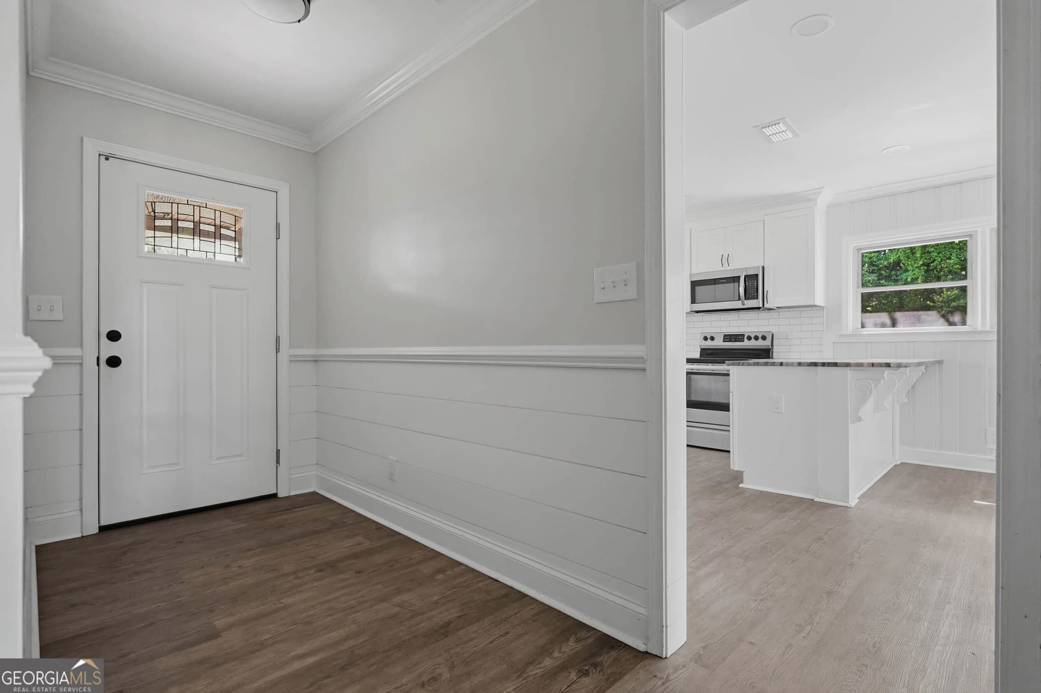 4 bedroom, 3 bathroom, 2,424 sq ft single family residence for sale at 1009 Summit Drive, Albany, GA 31707 — photo 3