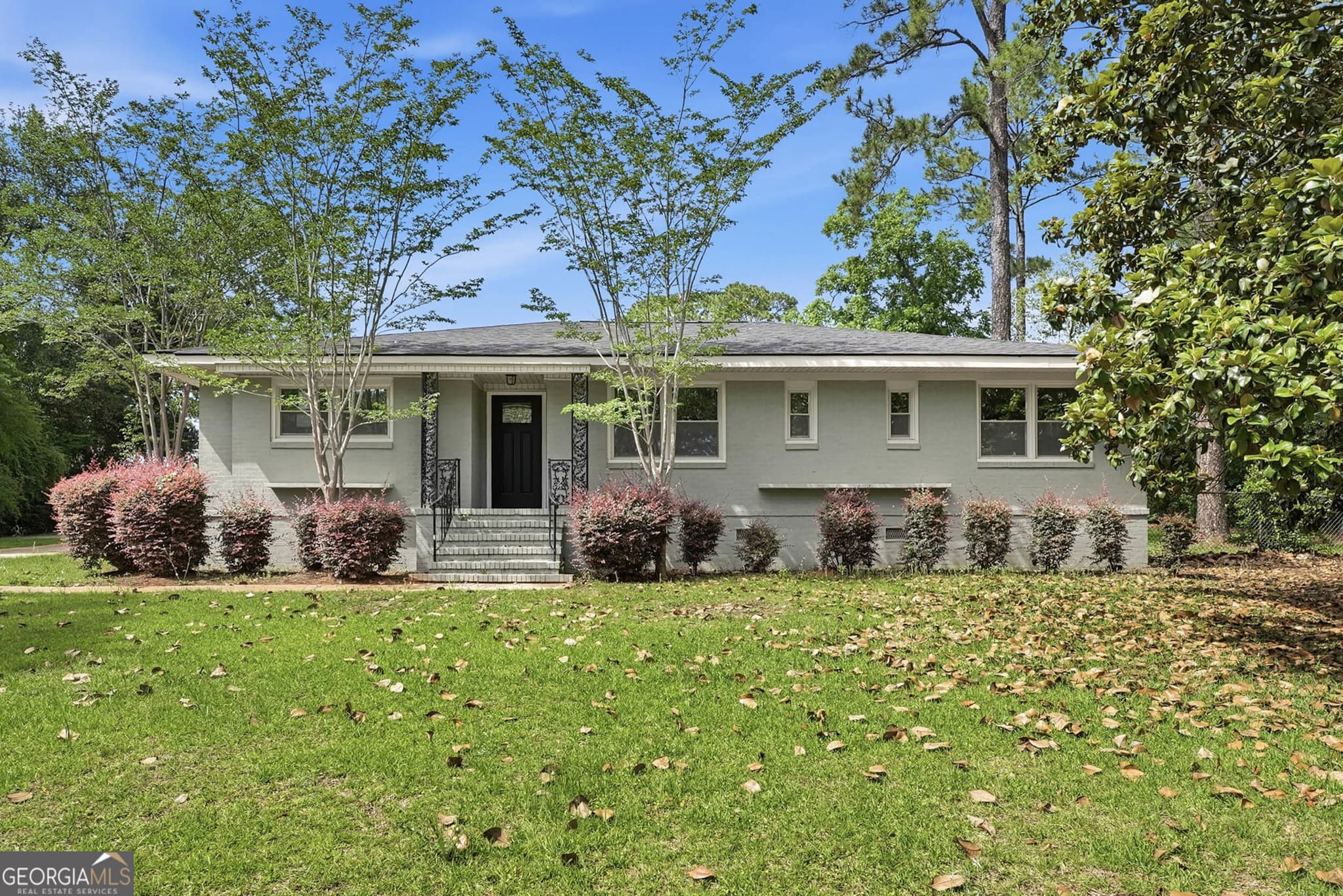 4 bedroom, 3 bathroom, 2,424 sq ft single family residence for sale at 1009 Summit Drive, Albany, GA 31707