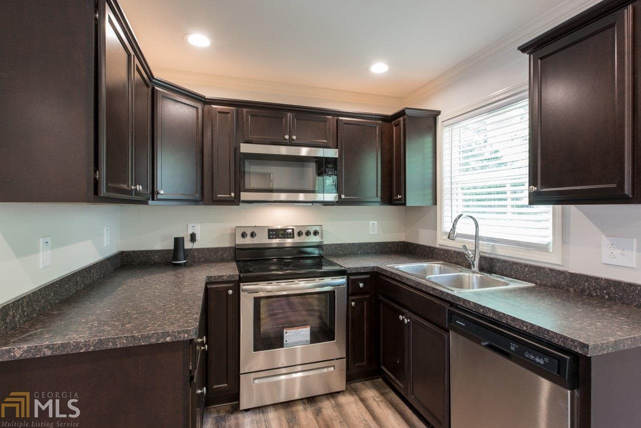 3 bedroom, 2 bathroom, 875 sq ft single family residence for rent at 455 Bolton Road, Atlanta, GA 30331 for $1,295 a month — photo 4
