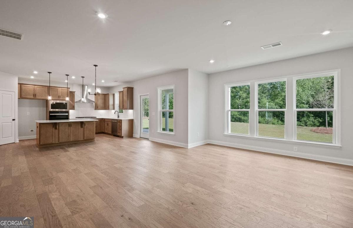 5 bedroom, 4 bathroom, 3,083 sq ft single family residence for sale at 121 Lucas Court, Hoschton, GA 30548 — photo 9