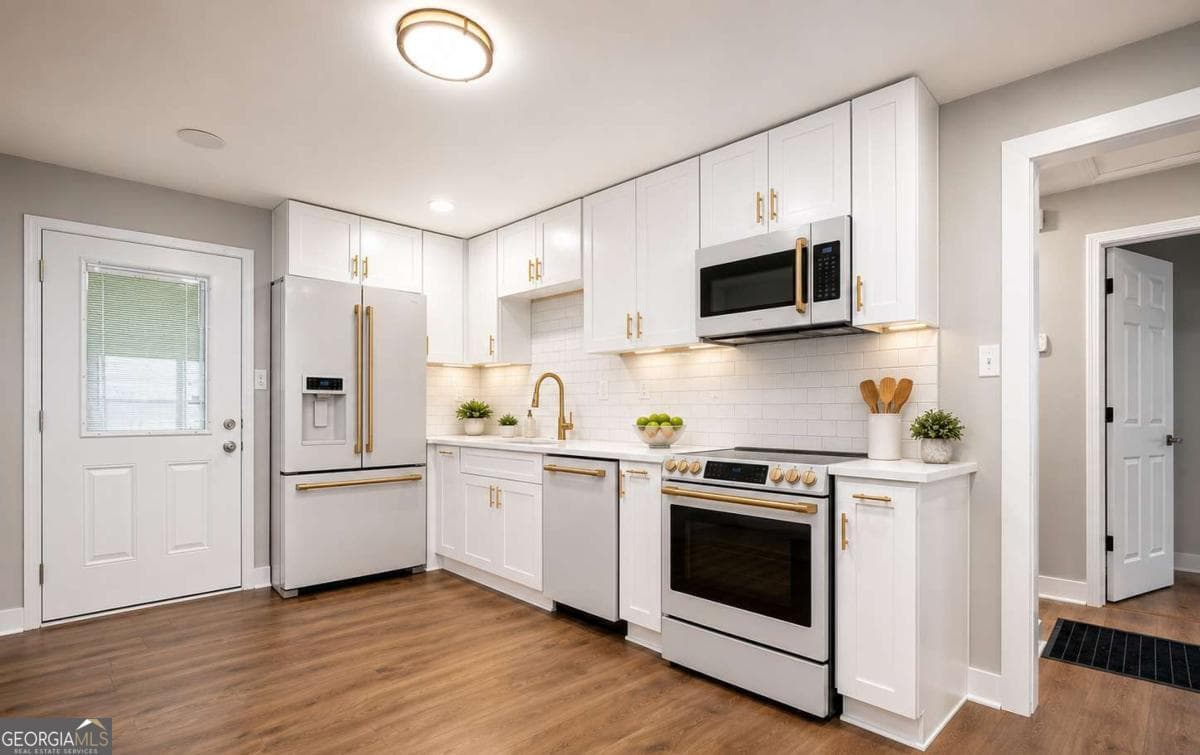 2 bedroom, 1 bathroom, 841 sq ft single family residence for rent at 311 Henry Aaron Avenue, Atlanta, GA 30310 for $1,800 a month — photo 3