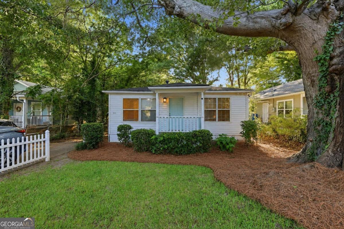2 bedroom, 1 bathroom, 841 sq ft single family residence for rent at 311 Henry Aaron Avenue, Atlanta, GA 30310 for $1,800 a month — photo 1 of 31