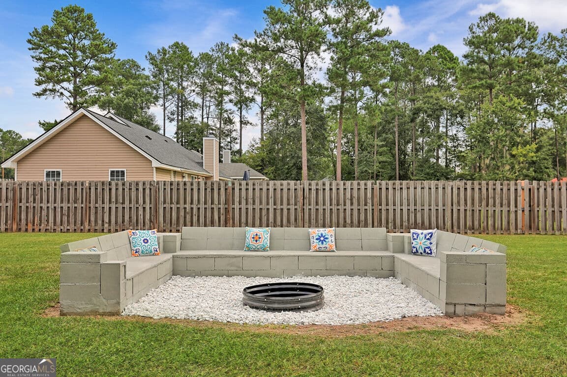 5 bedroom, 2 bathroom, 2,260 sq ft single family residence for sale at 211 Cyane Lane, Guyton, GA 31312 — photo 3