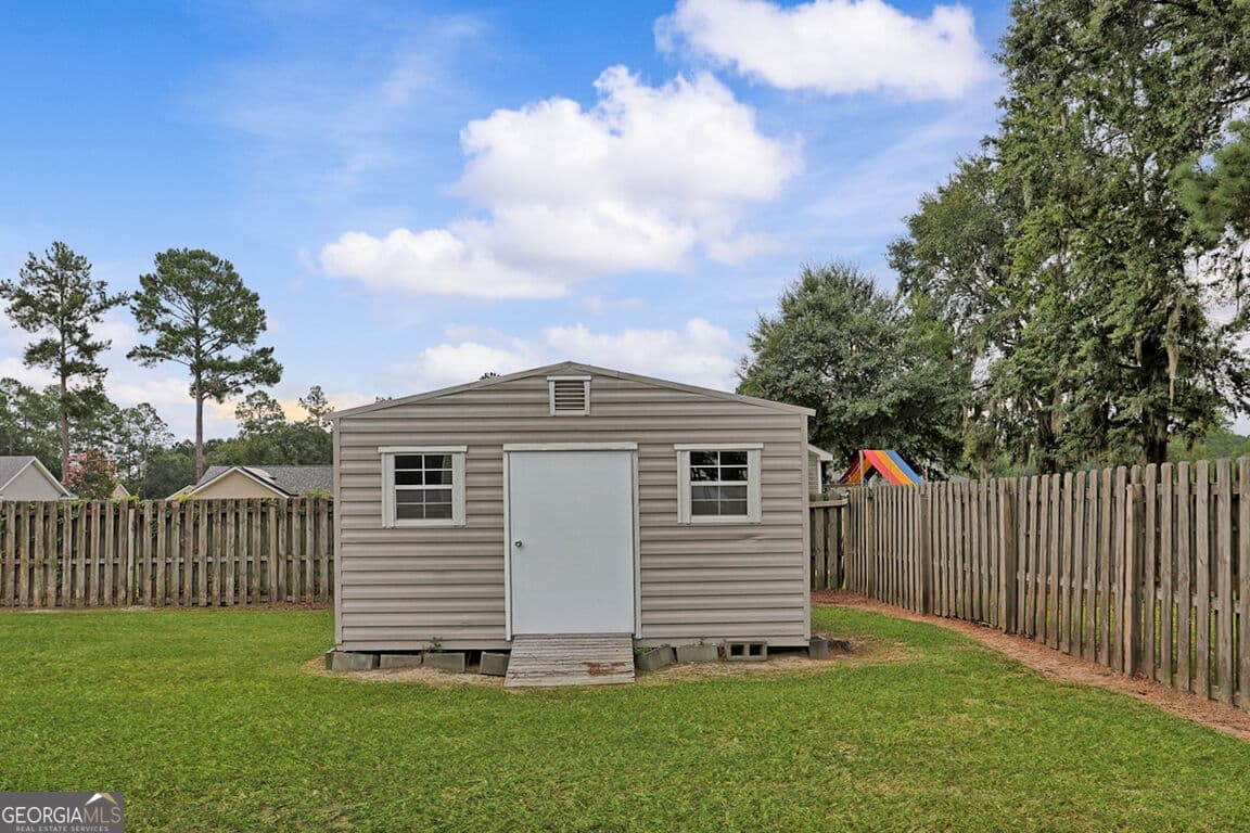 5 bedroom, 2 bathroom, 2,260 sq ft single family residence for sale at 211 Cyane Lane, Guyton, GA 31312 — photo 4