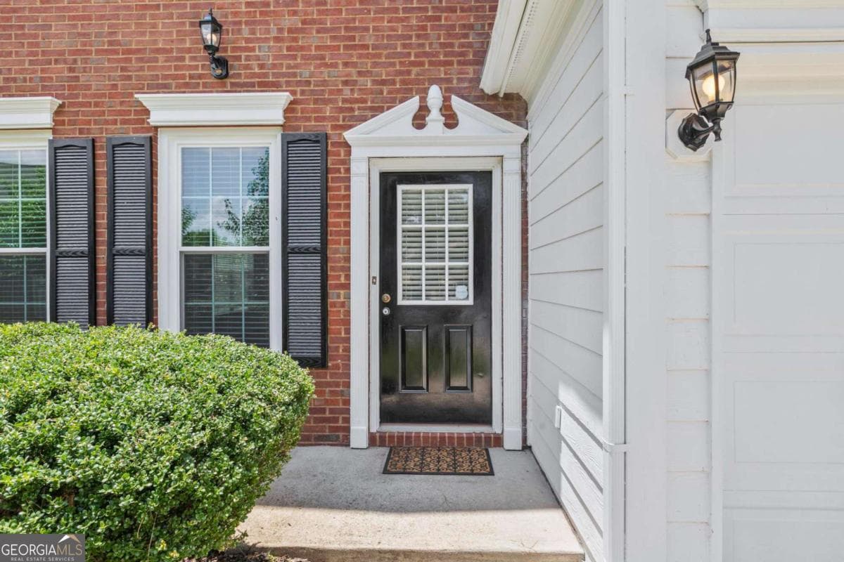 3 bedroom, 2.5 bathroom, 1,998 sq ft single family residence for sale at 490 Chippenham Court, Johns Creek, GA 30005 — photo 3