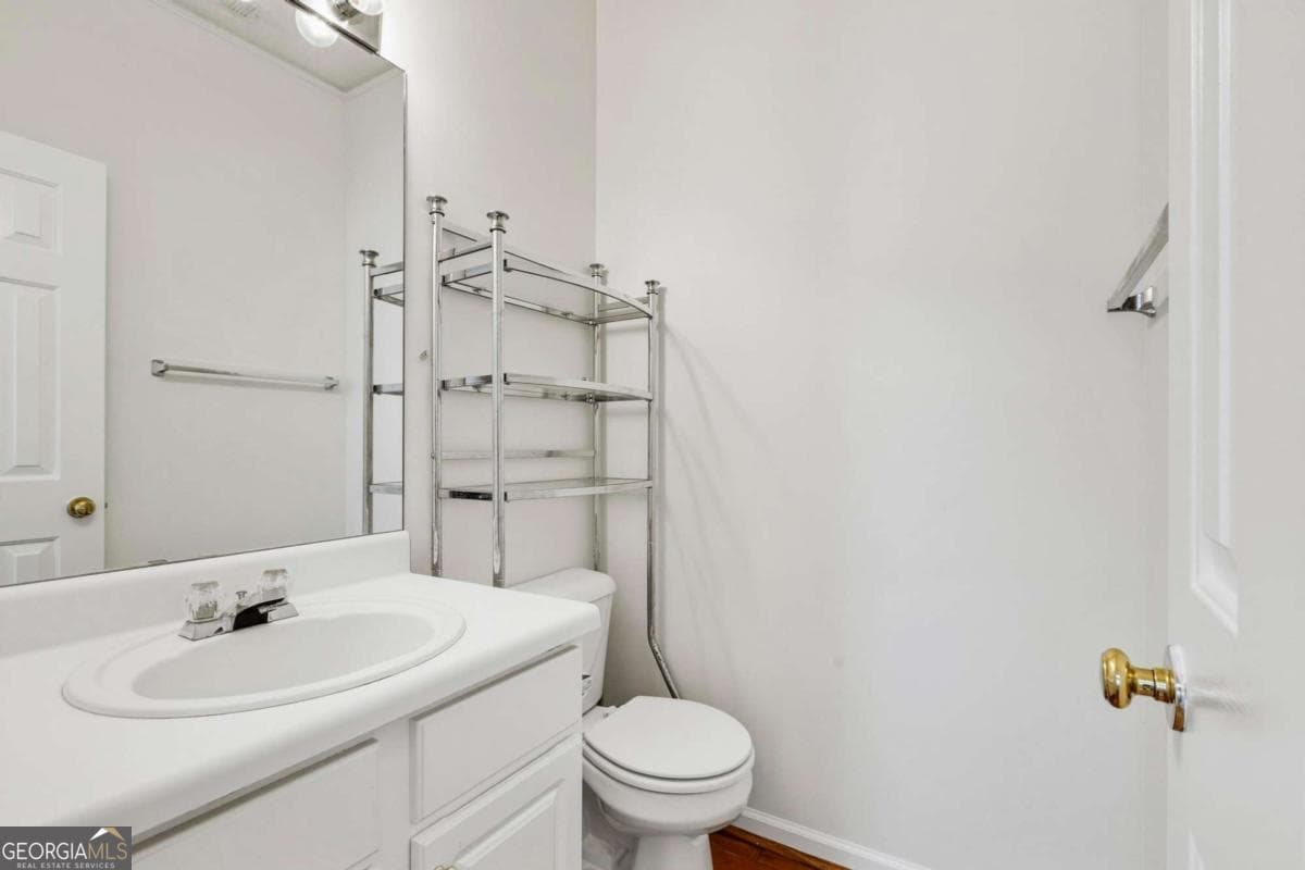 3 bedroom, 2.5 bathroom, 1,998 sq ft single family residence for sale at 490 Chippenham Court, Johns Creek, GA 30005 — photo 8