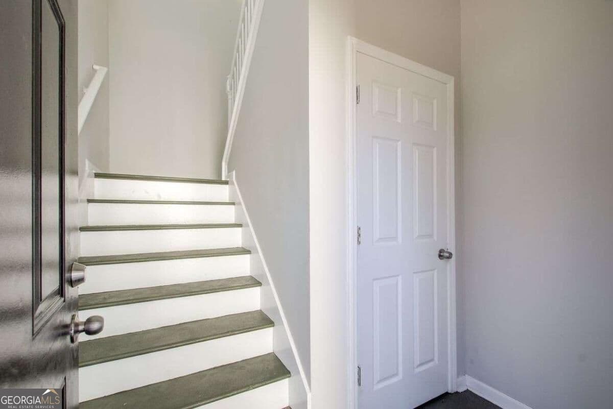 3 bedroom, 2 bathroom, 2,470 sq ft duplex for rent at 2835 3rd Avenue B UPPER, Atlanta, GA 30315 for $1,600 a month — photo 2