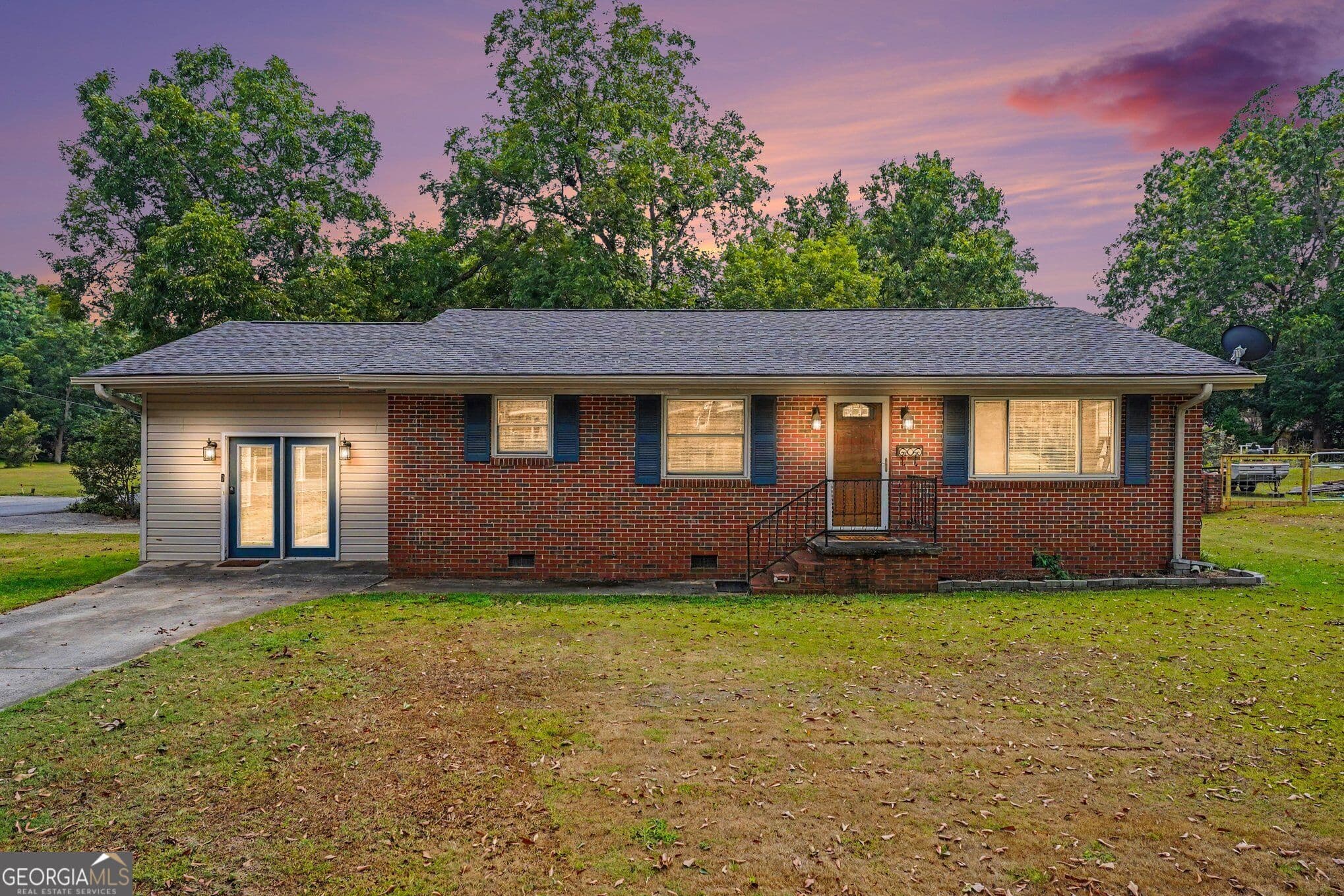 4 bedroom, 1 bathroom, 1,550 sq ft single family residence for sale at 415 Taylor Street, Barnesville, GA 30204