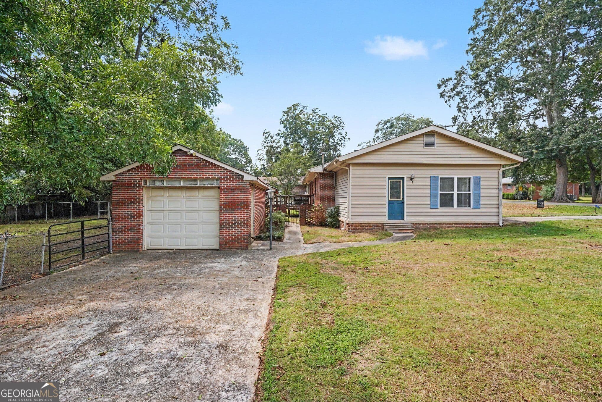 4 bedroom, 1 bathroom, 1,550 sq ft single family residence for sale at 415 Taylor Street, Barnesville, GA 30204 — photo 5