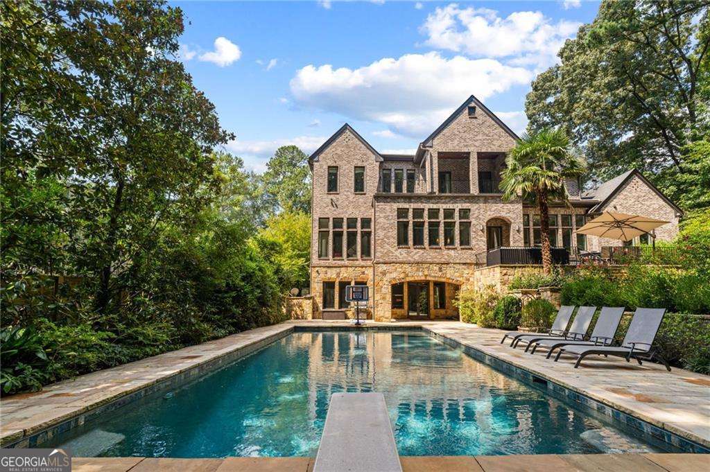 6 bedroom, 7.5 bathroom, 8,594 sq ft single family residence sold at 4915 Northway Drive, Sandy Springs, GA 30342