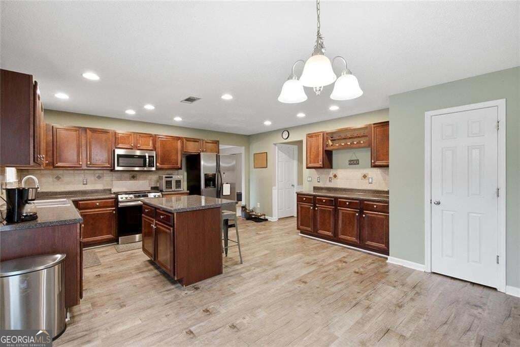 5 bedroom, 3 bathroom, 3,490 sq ft single family residence for sale at 5503 Mudlark Circle, Powder Springs, GA 30127 — photo 3
