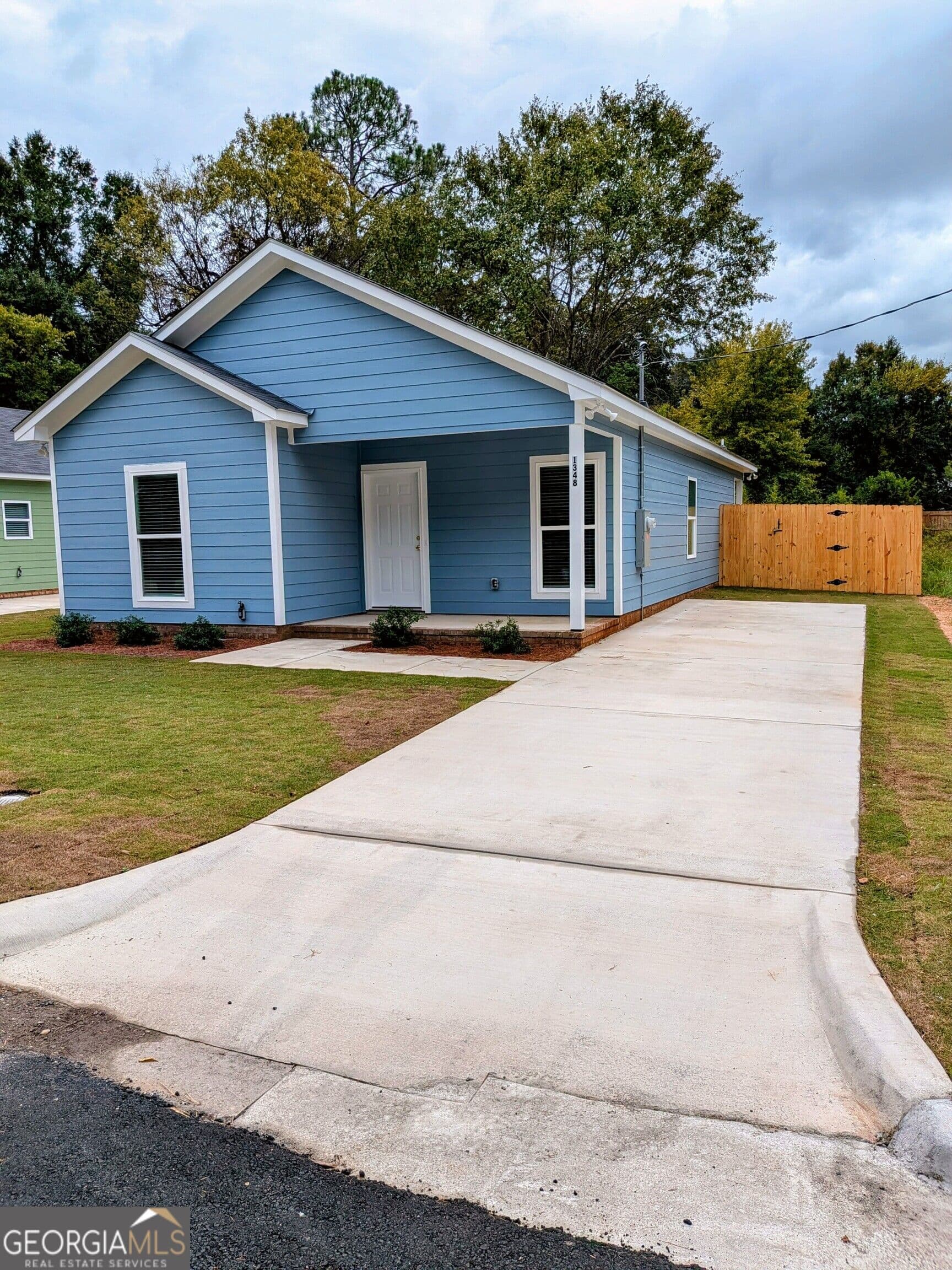 3 bedroom, 2 bathroom, 1,167 sq ft single family residence for sale at 1348 16th Street, Columbus, GA 31901 — photo 2