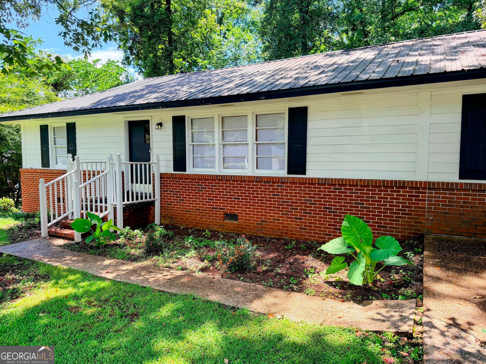 3 bedroom, 1.5 bathroom, 1,430 sq ft single family residence for rent at 105 Dogwood Drive, Lagrange, GA 30241 for $1,650 a month — photo 3