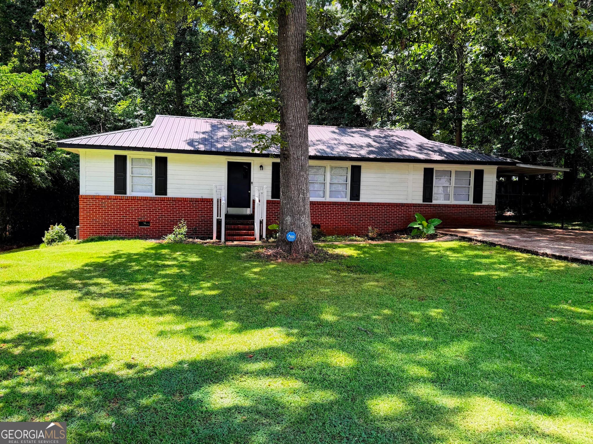 3 bedroom, 1.5 bathroom, 1,430 sq ft single family residence for rent at 105 Dogwood Drive, Lagrange, GA 30241 for $1,650 a month — photo 1 of 29