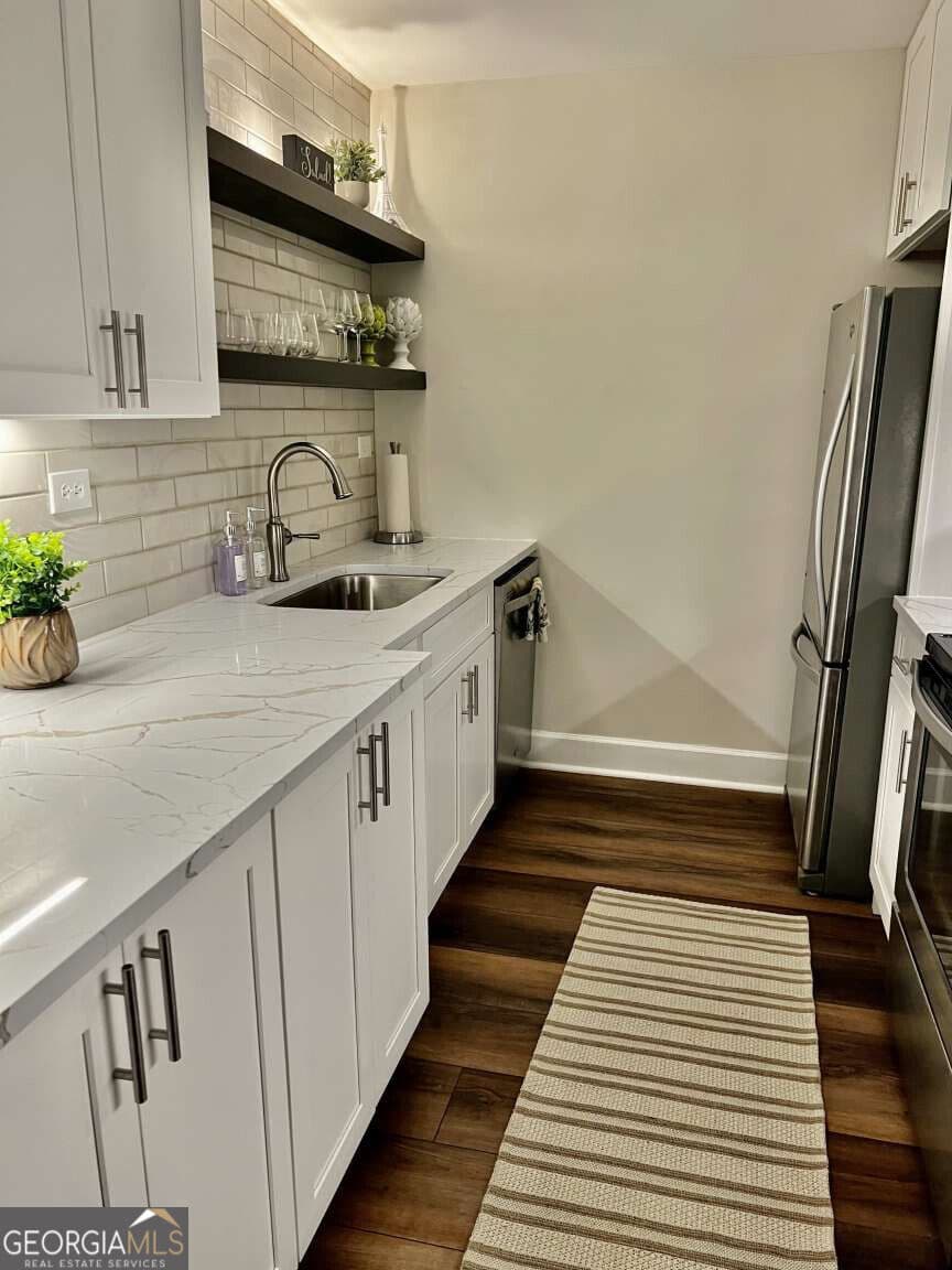 2 bedroom, 2 bathroom, 826 sq ft condominium for sale at 300 W Peachtree Street 21G, Atlanta, GA 30308 — photo 2