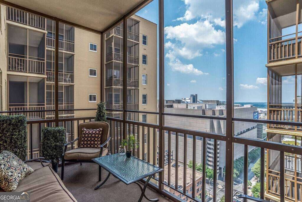 2 bedroom, 2 bathroom, 826 sq ft condominium for sale at 300 W Peachtree Street 21G, Atlanta, GA 30308 — photo 9