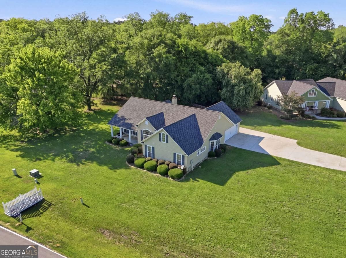 3 bedroom, 2 bathroom, 2,028 sq ft single family residence under contract at 112 Manor Drive, Fitzgerald, GA 31750 — photo 7