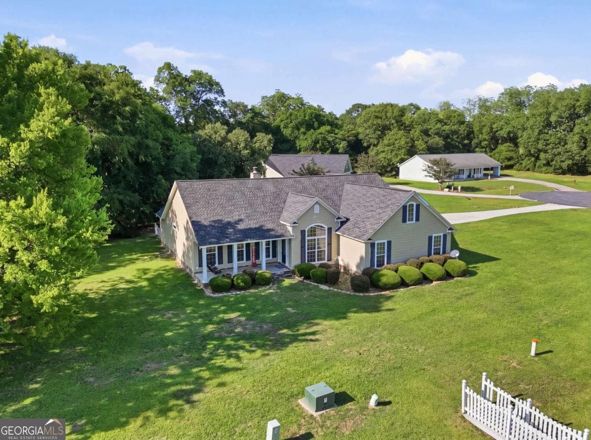 3 bedroom, 2 bathroom, 2,028 sq ft single family residence under contract at 112 Manor Drive, Fitzgerald, GA 31750 — photo 5