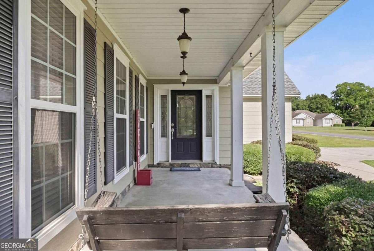 3 bedroom, 2 bathroom, 2,028 sq ft single family residence under contract at 112 Manor Drive, Fitzgerald, GA 31750 — photo 9