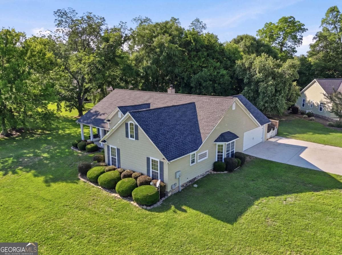 3 bedroom, 2 bathroom, 2,028 sq ft single family residence under contract at 112 Manor Drive, Fitzgerald, GA 31750 — photo 4