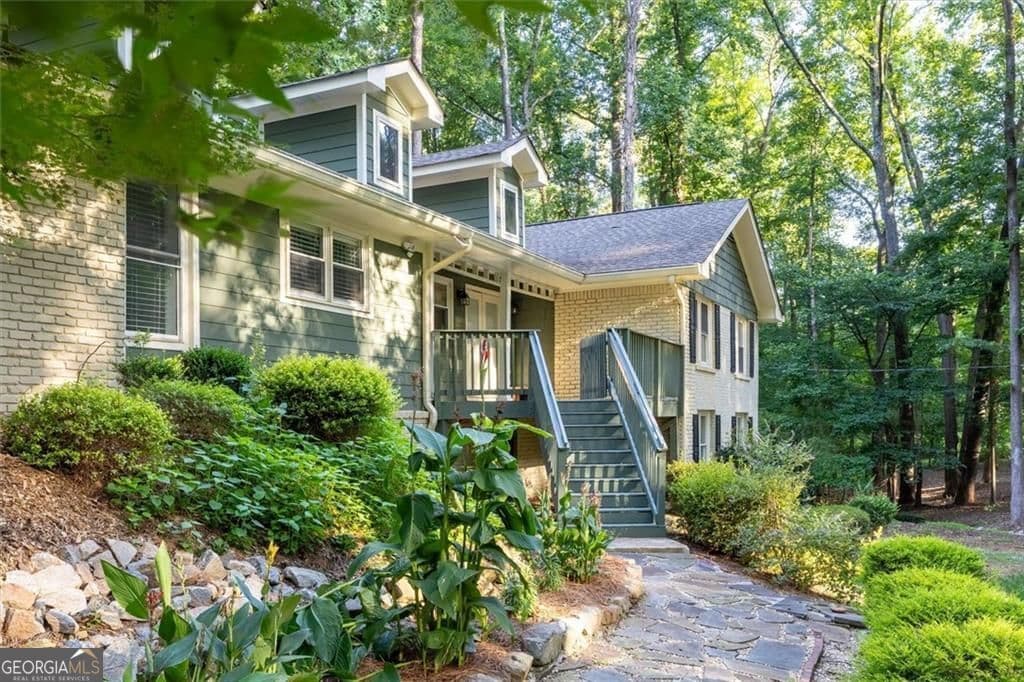 3 bedroom, 2 bathroom, 2,381 sq ft single family residence for sale at 2210 Rosser Place, Smoke Rise, GA 30087 — photo 6