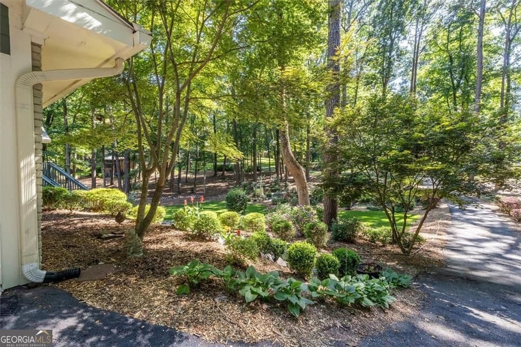 3 bedroom, 2 bathroom, 2,381 sq ft single family residence for sale at 2210 Rosser Place, Smoke Rise, GA 30087 — photo 5