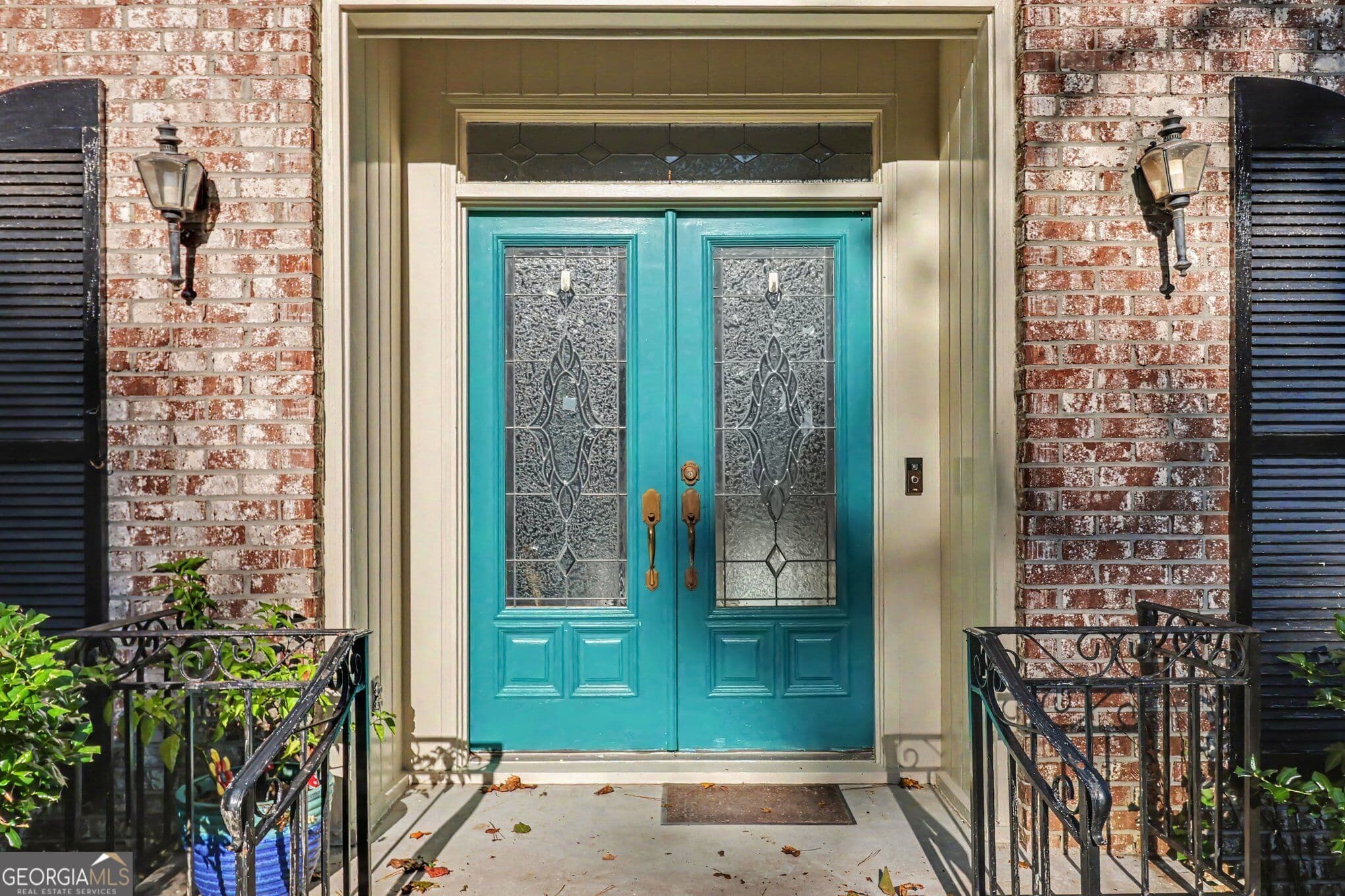 3 bedroom, 2 bathroom, 1,860 sq ft single family residence for sale at 2027 Gainsborough Drive, Chamblee, GA 30341 — photo 2