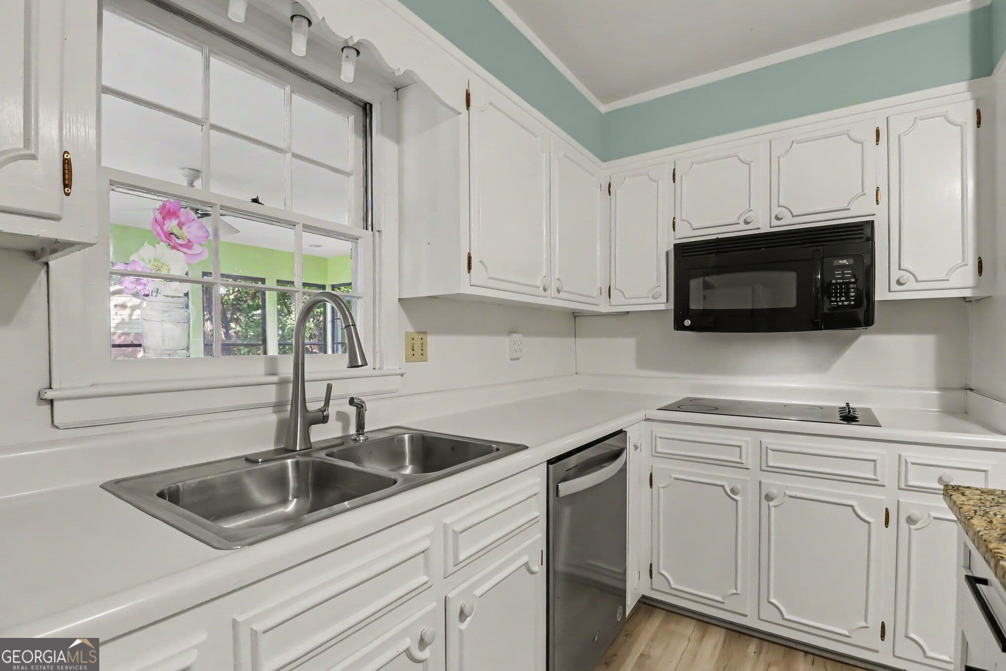 3 bedroom, 2 bathroom, 1,860 sq ft single family residence for sale at 2027 Gainsborough Drive, Chamblee, GA 30341 — photo 10