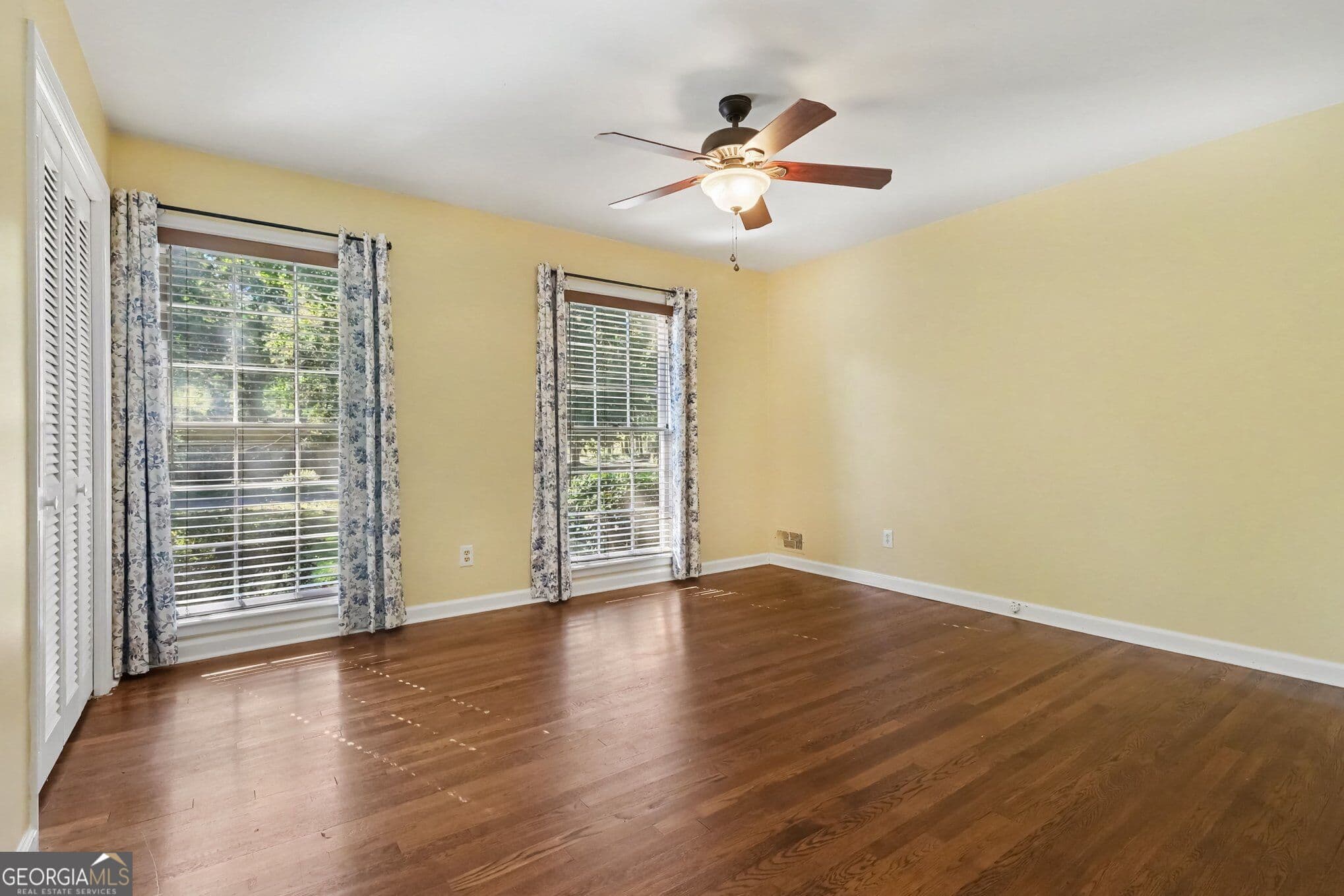 3 bedroom, 2 bathroom, 1,860 sq ft single family residence for sale at 2027 Gainsborough Drive, Chamblee, GA 30341 — photo 4