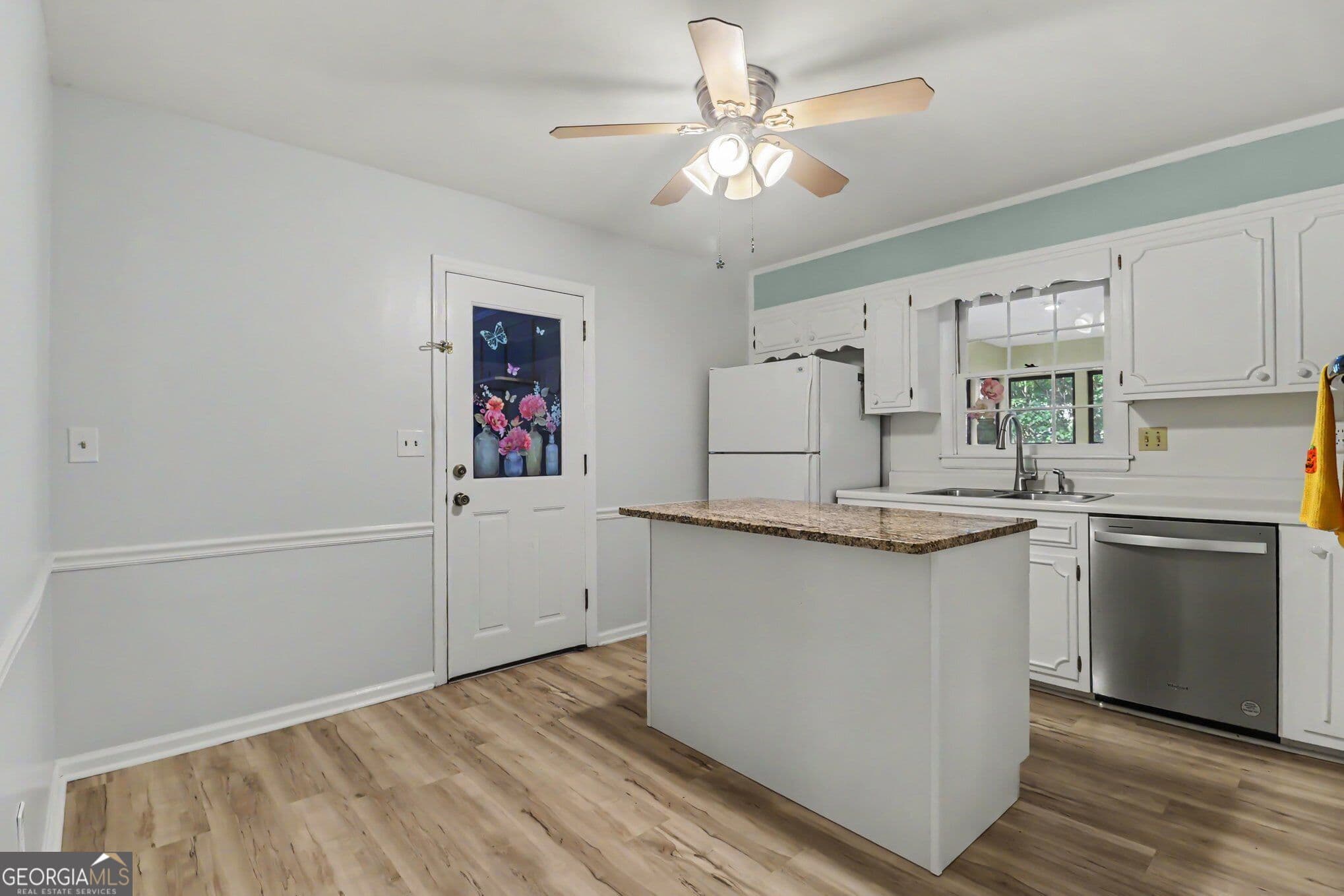 3 bedroom, 2 bathroom, 1,860 sq ft single family residence for sale at 2027 Gainsborough Drive, Chamblee, GA 30341 — photo 8