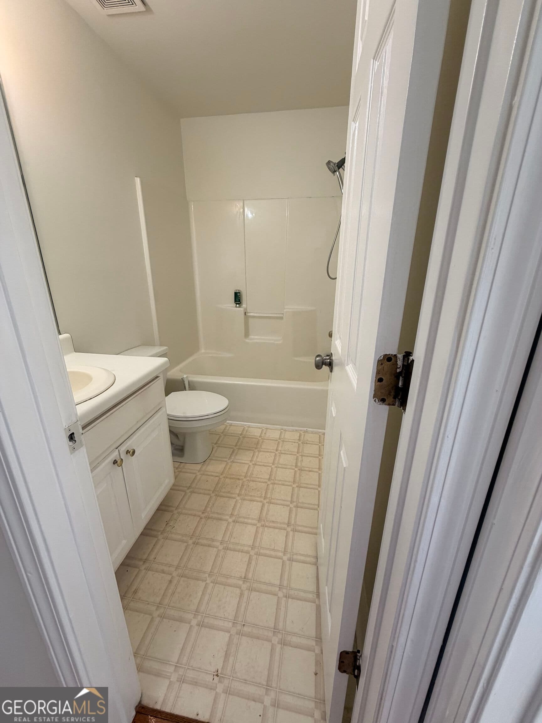 3 bedroom, 2 bathroom, 2,200 sq ft single family residence for rent at 1865 Old Mill Road, Cumming, GA 30040 for $2,200 a month — photo 9