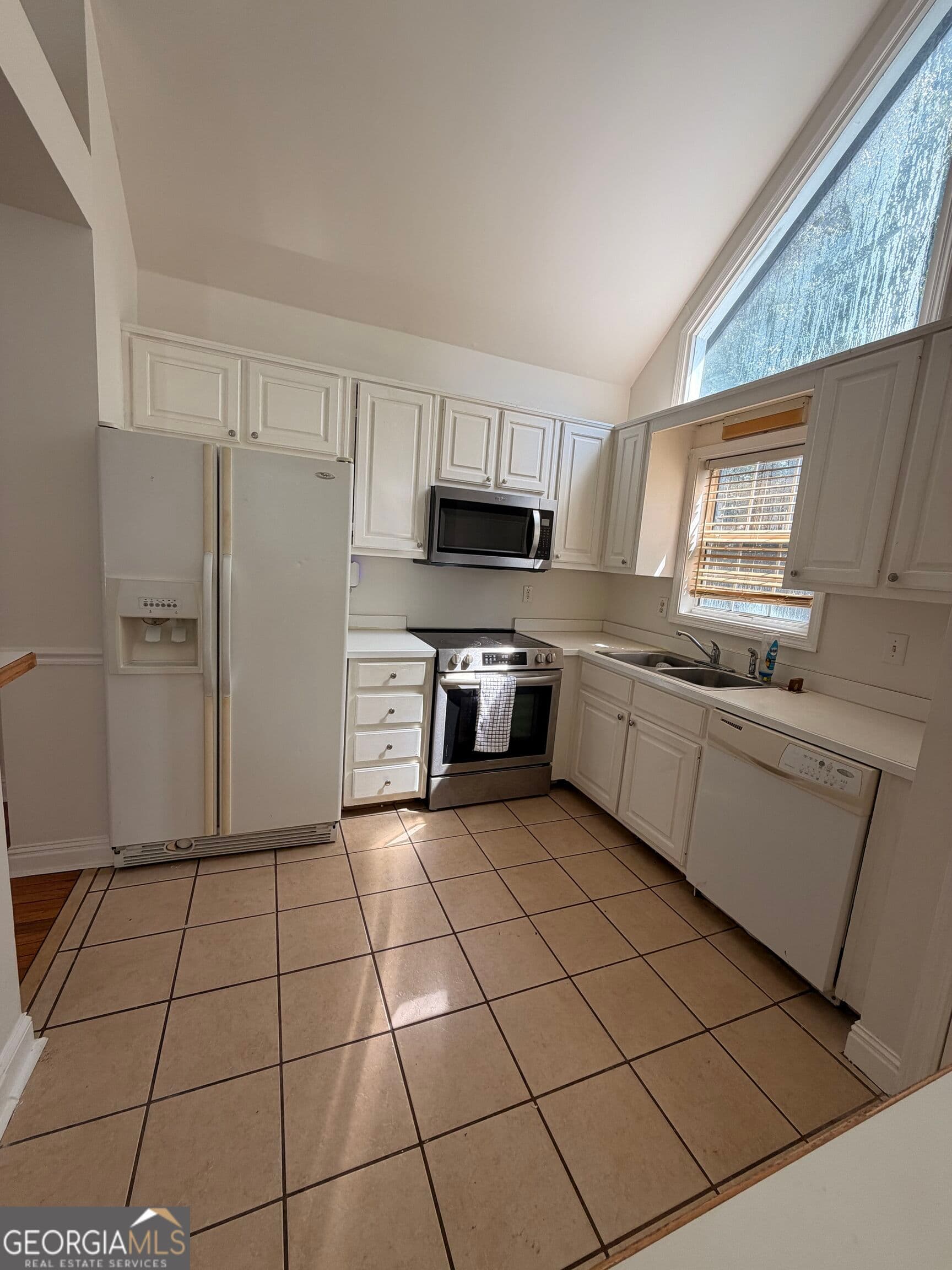 3 bedroom, 2 bathroom, 2,200 sq ft single family residence for rent at 1865 Old Mill Road, Cumming, GA 30040 for $2,200 a month — photo 4
