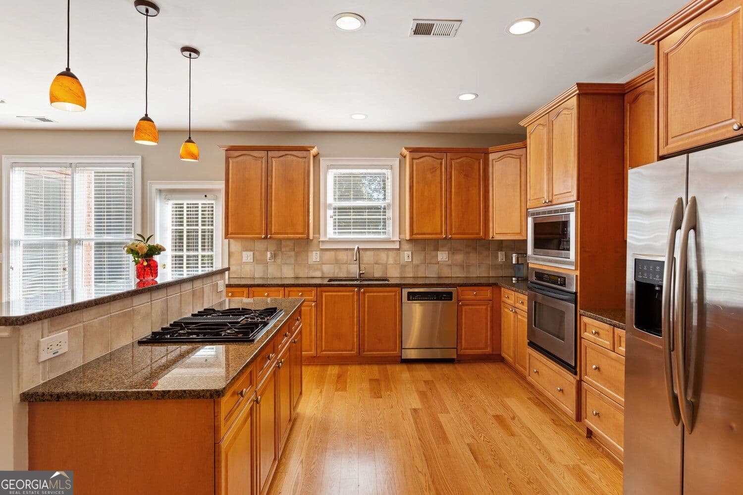 3 bedroom, 2.5 bathroom, 2,677 sq ft single family residence for sale at 3050 Montclair Circle, Smyrna, GA 30080 — photo 2