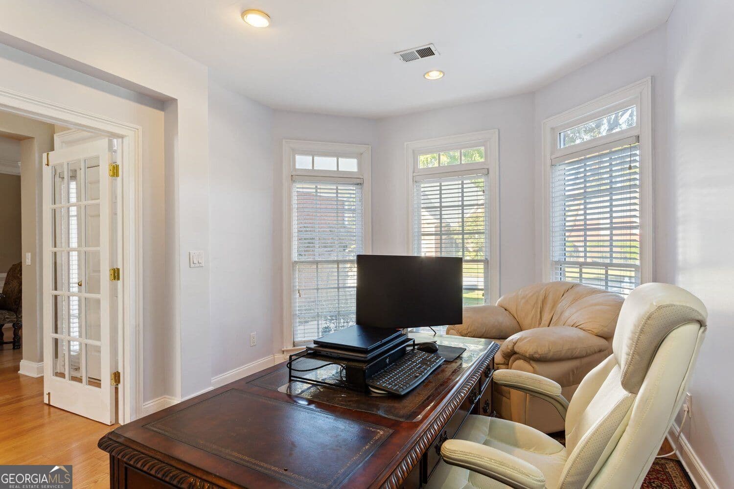 3 bedroom, 2.5 bathroom, 2,677 sq ft single family residence for sale at 3050 Montclair Circle, Smyrna, GA 30080 — photo 10