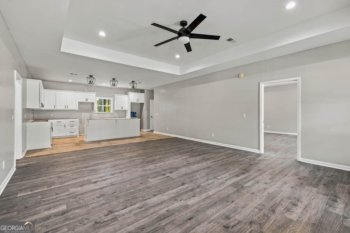 3 bedroom, 2.5 bathroom, 2,191 sq ft single family residence under contract at 7299 Manningtown Road, Jesup, GA 31546 — photo 6