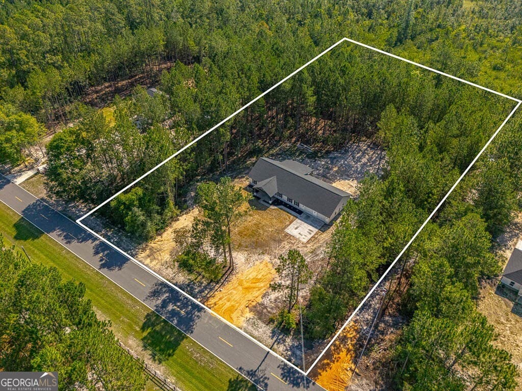 3 bedroom, 2.5 bathroom, 2,191 sq ft single family residence under contract at 7299 Manningtown Road, Jesup, GA 31546 — photo 3