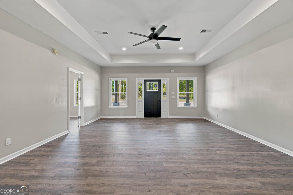 3 bedroom, 2.5 bathroom, 2,191 sq ft single family residence under contract at 7299 Manningtown Road, Jesup, GA 31546 — photo 4