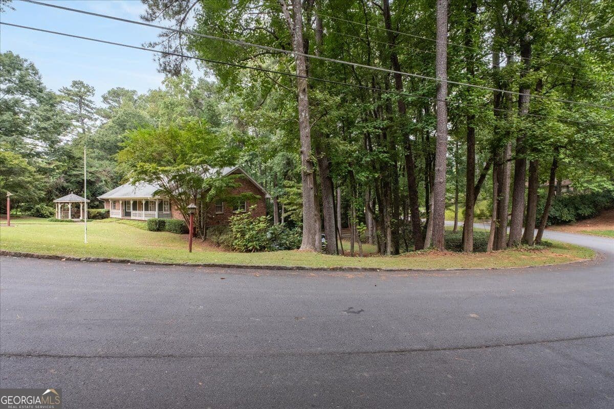4 bedroom, 3 bathroom, 3,929 sq ft single family residence for sale at 2164 Carson Valley Drive, Tucker, GA 30084 — photo 9
