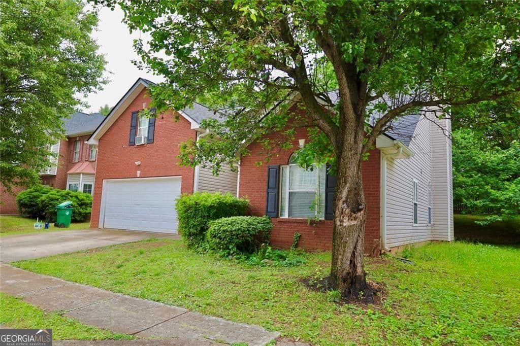 4 bedroom, 2 bathroom, 2,440 sq ft single family residence for sale at 876 Ashton Oak Circle, Stone Mountain, GA 30083 — photo 2