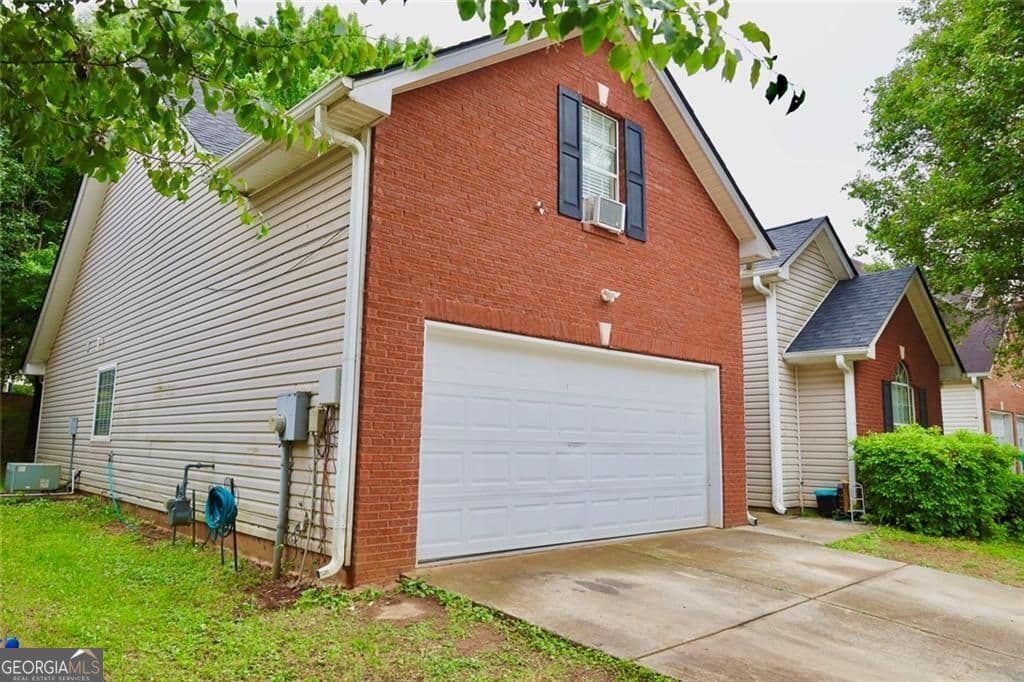 4 bedroom, 2 bathroom, 2,440 sq ft single family residence for sale at 876 Ashton Oak Circle, Stone Mountain, GA 30083 — photo 3