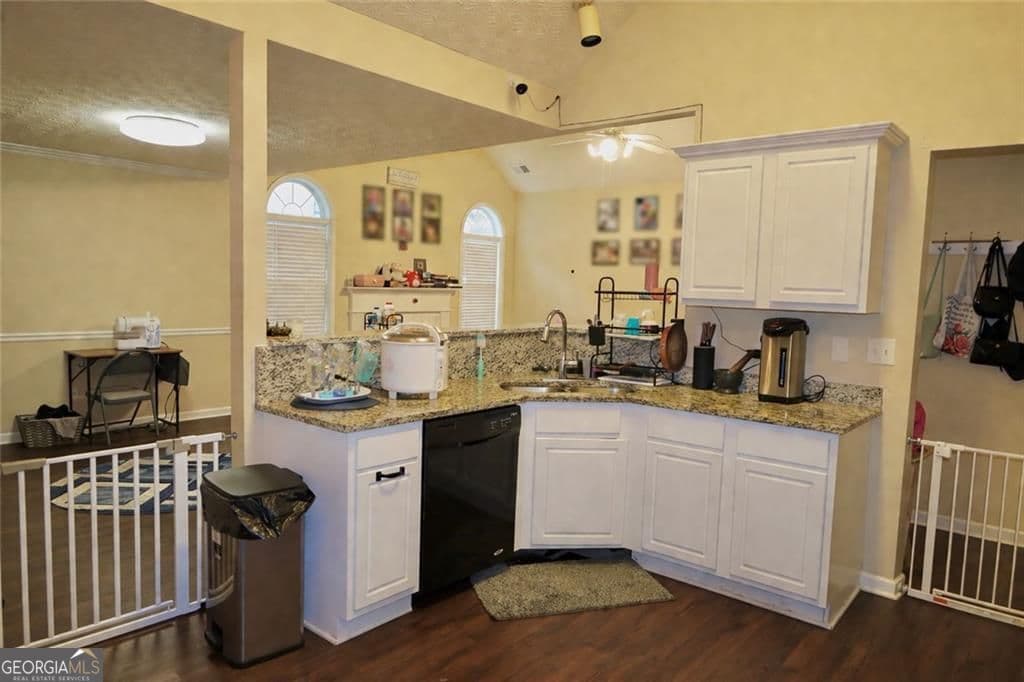 4 bedroom, 2 bathroom, 2,440 sq ft single family residence for sale at 876 Ashton Oak Circle, Stone Mountain, GA 30083 — photo 10