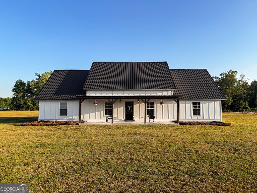 3 bedroom, 2 bathroom, 2,880 sq ft single family residence for sale at 190 E Burnt Church Road, Lakeland, GA 31635 — photo 2