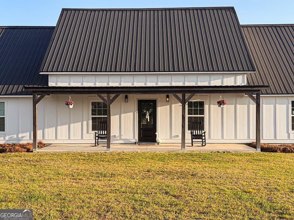 3 bedroom, 2 bathroom, 2,880 sq ft single family residence for sale at 190 E Burnt Church Road, Lakeland, GA 31635 — photo 3