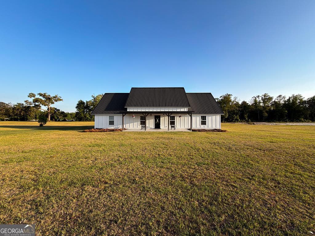 3 bedroom, 2 bathroom, 2,880 sq ft single family residence for sale at 190 E Burnt Church Road, Lakeland, GA 31635