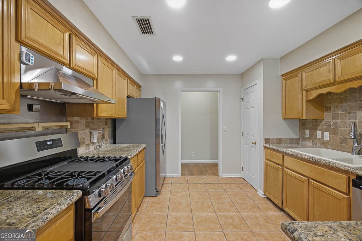 3 bedroom, 2 bathroom, 2,023 sq ft single family residence for sale at 311 Lochland Place, Brunswick, GA 31525 — photo 10