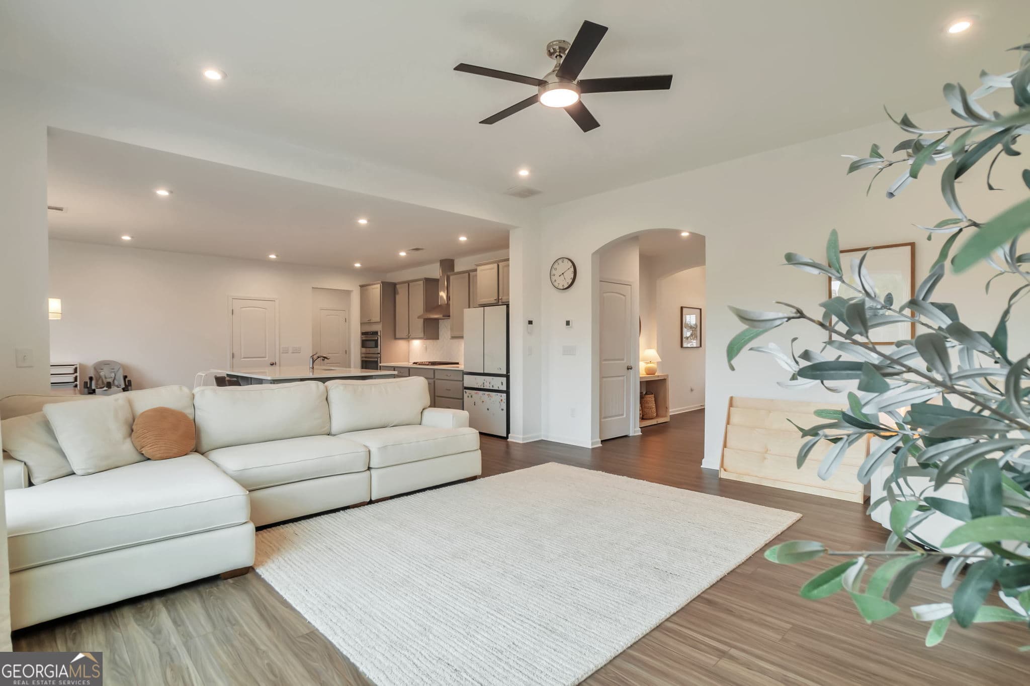 5 bedroom, 3 bathroom, 2,915 sq ft single family residence for sale at 1106 Michigan Circle, Hoschton, GA 30548 — photo 5