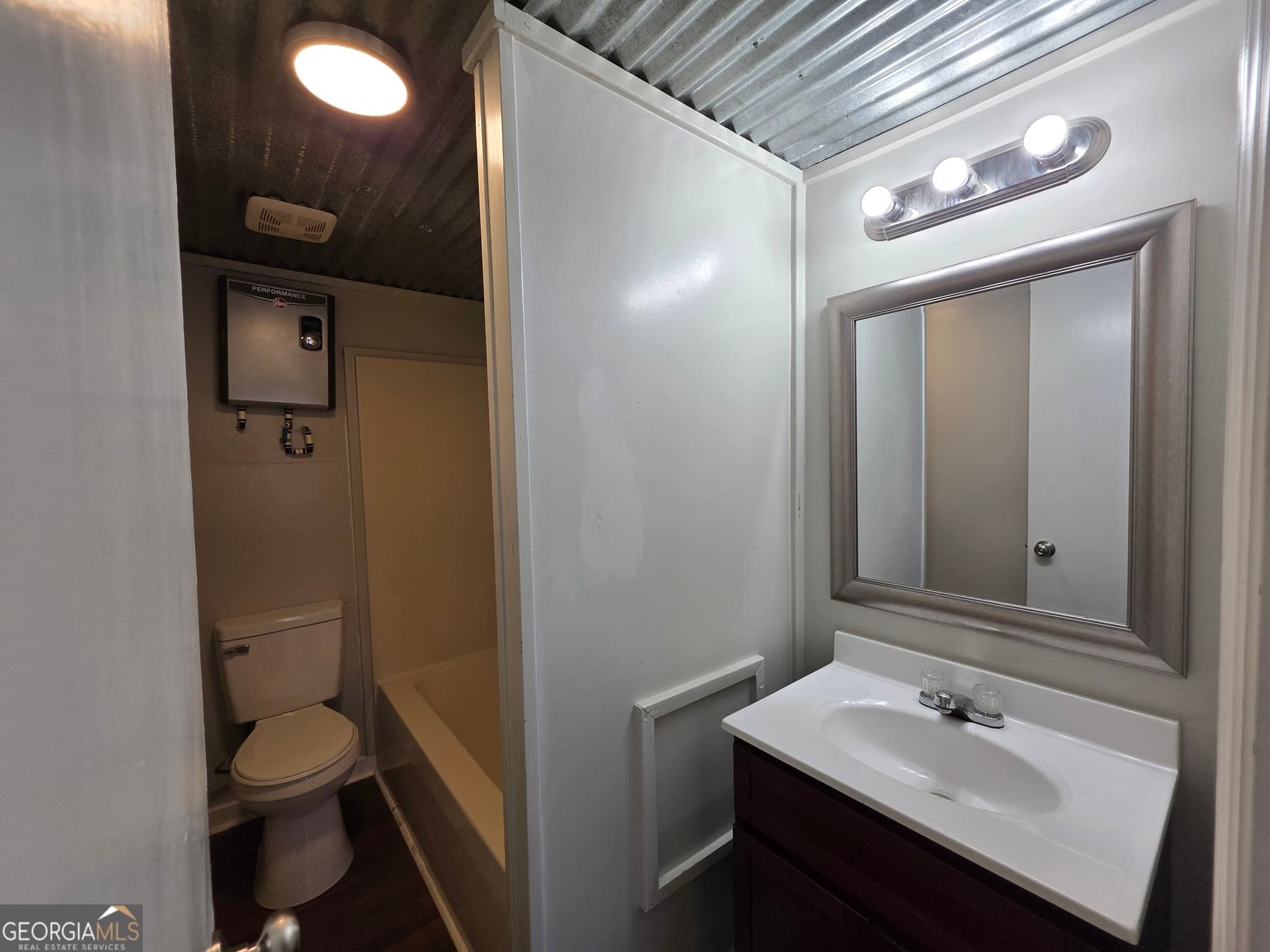 2 bedroom, 1 bathroom apartment for rent at 111 Hill Street 6, Mcintyre, GA 31054 for $800 a month — photo 4