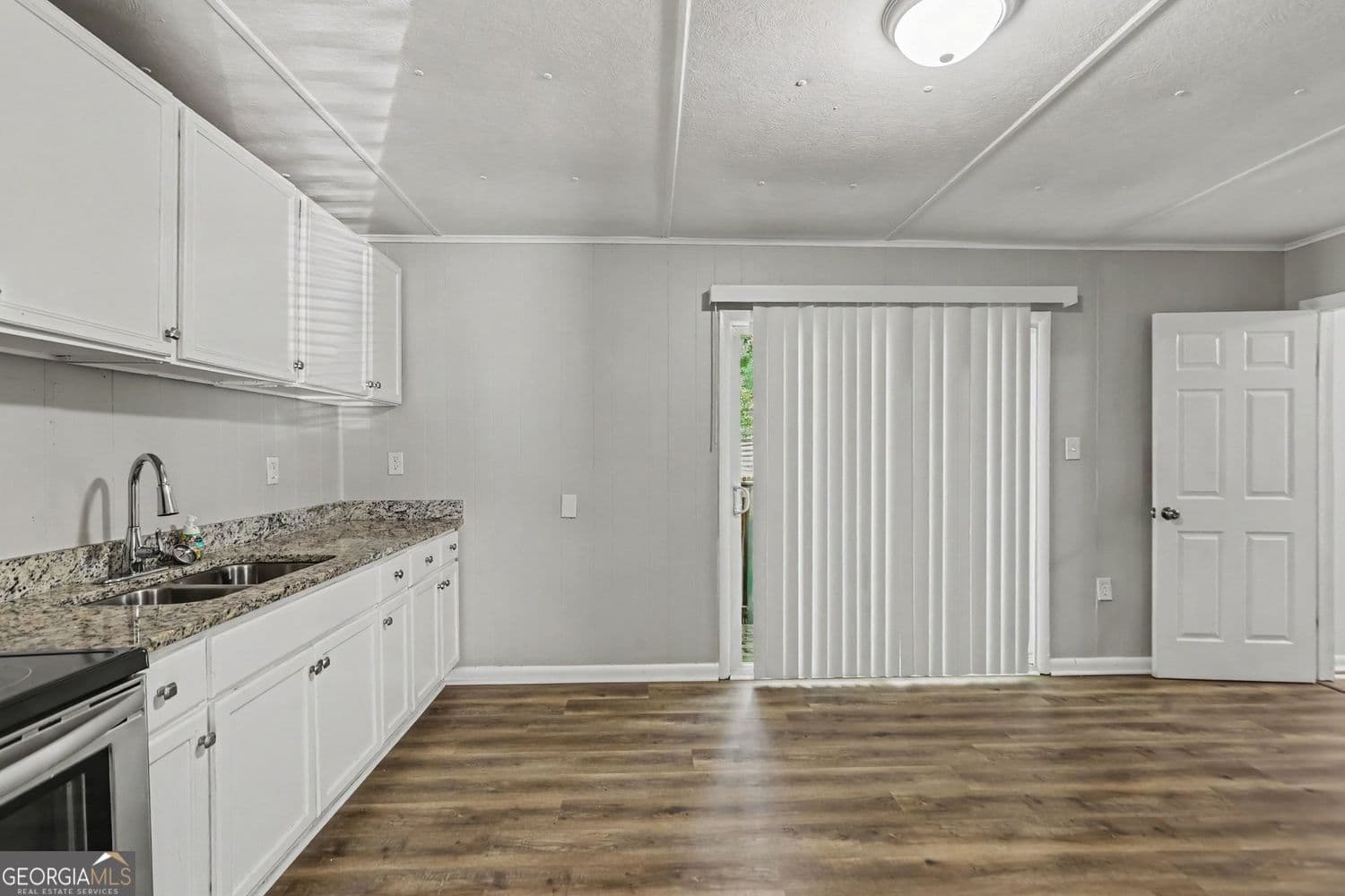 3 bedroom, 1.5 bathroom, 1,375 sq ft single family residence for sale at 32 Westgate Park Lane, Newnan, GA 30263 — photo 3