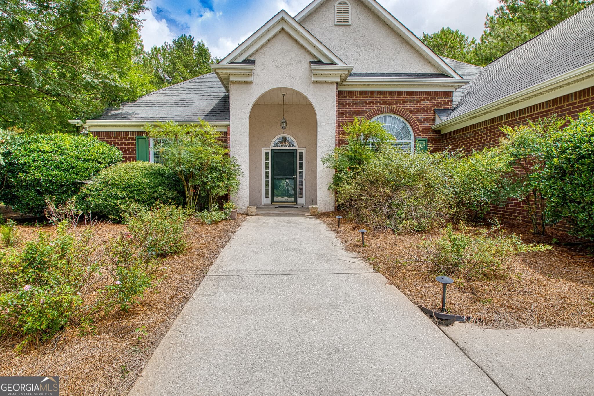 3 bedroom, 2.5 bathroom, 2,315 sq ft single family residence for sale at 305 Surrey Park Drive, Fayetteville, GA 30215 — photo 7