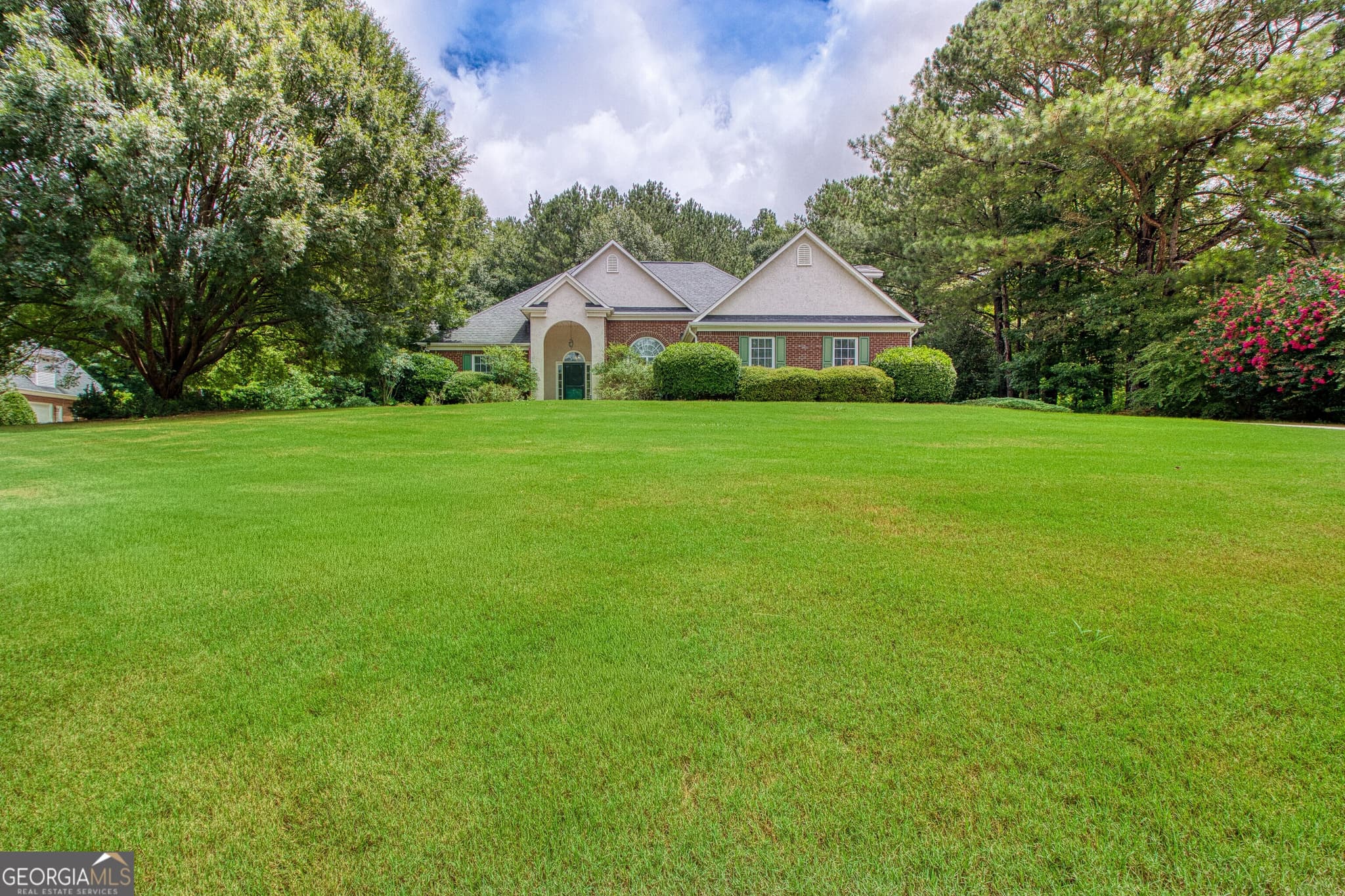 3 bedroom, 2.5 bathroom, 2,315 sq ft single family residence for sale at 305 Surrey Park Drive, Fayetteville, GA 30215 — photo 3